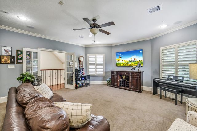 18 Windsor Court, Houston, TX 77055