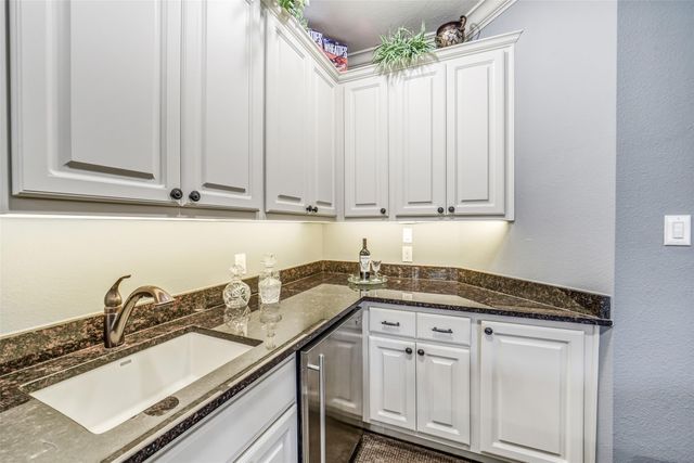18 Windsor Court, Houston, TX 77055