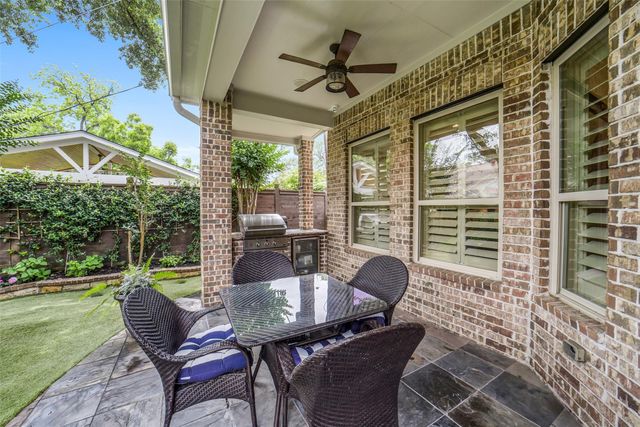 18 Windsor Court, Houston, TX 77055