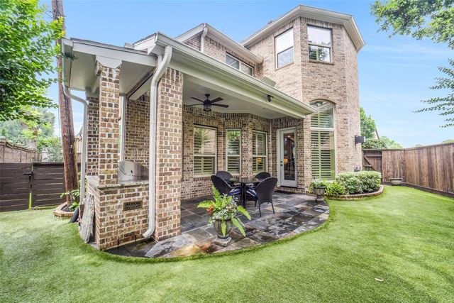 18 Windsor Court, Houston, TX 77055