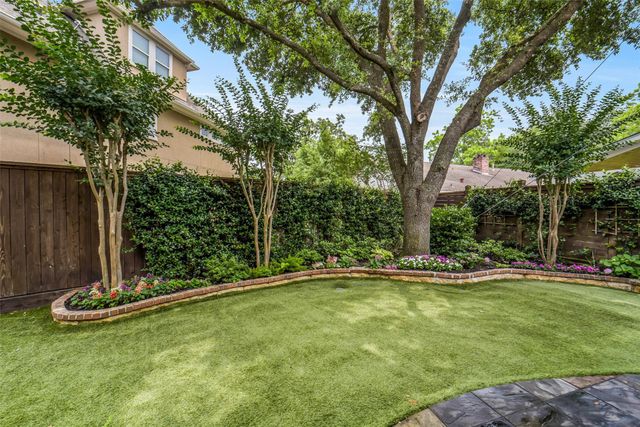 18 Windsor Court, Houston, TX 77055