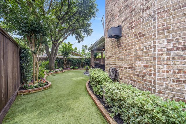 18 Windsor Court, Houston, TX 77055