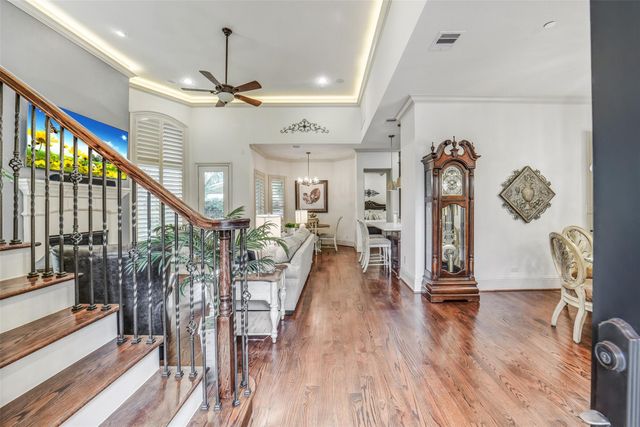 18 Windsor Court, Houston, TX 77055