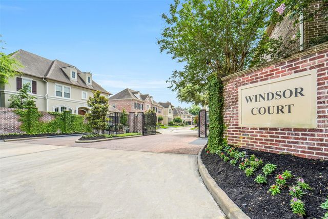 18 Windsor Court, Houston, TX 77055