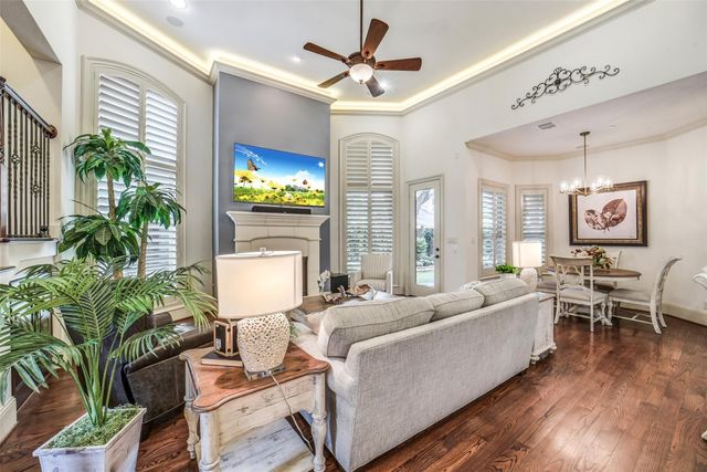 18 Windsor Court, Houston, TX 77055