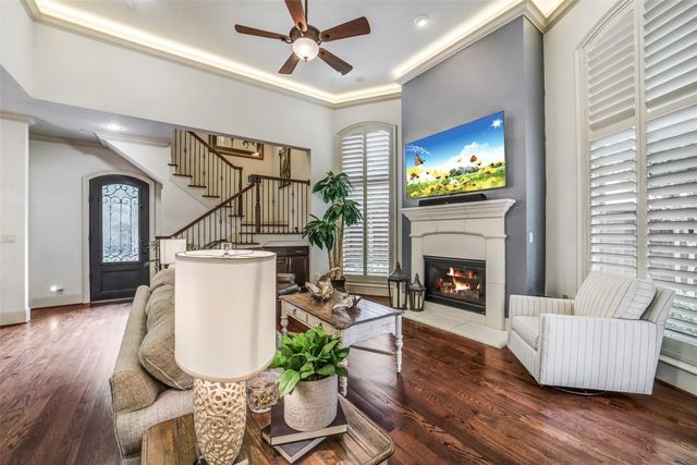 18 Windsor Court, Houston, TX 77055