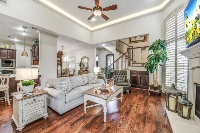 18 Windsor Court, Houston, TX 77055