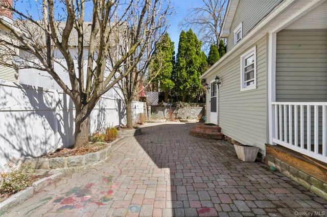 13 Lenox Place, Mount Kisco, NY 10549