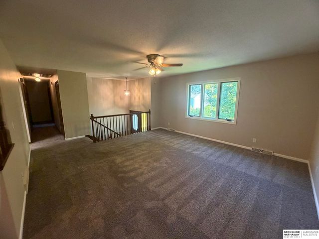 14421 Weir Plaza, Omaha, NE 68137