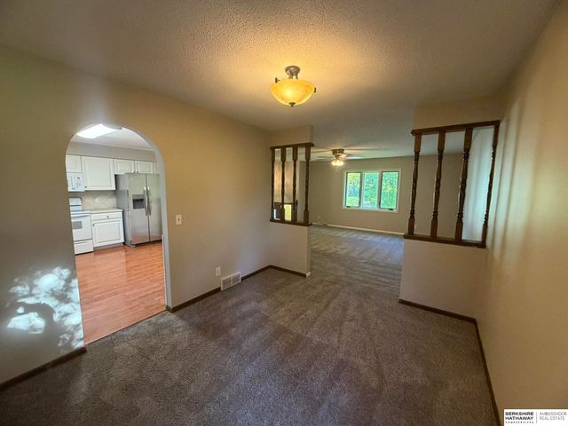14421 Weir Plaza, Omaha, NE 68137