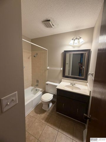 14421 Weir Plaza, Omaha, NE 68137