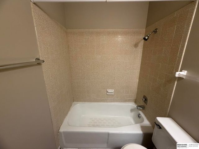 14421 Weir Plaza, Omaha, NE 68137
