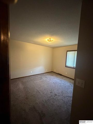 14421 Weir Plaza, Omaha, NE 68137