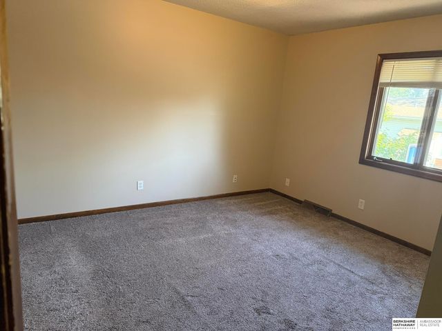 14421 Weir Plaza, Omaha, NE 68137