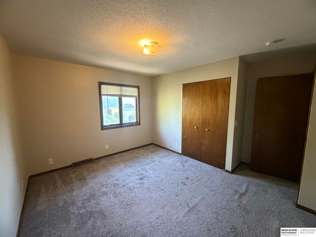 14421 Weir Plaza, Omaha, NE 68137
