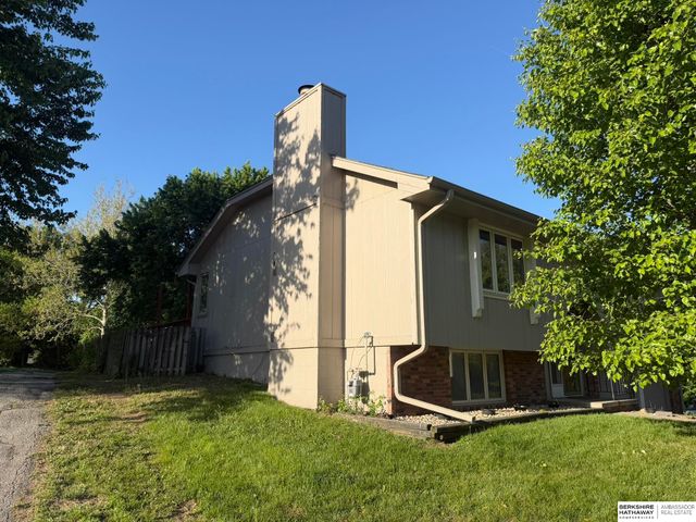 14421 Weir Plaza, Omaha, NE 68137