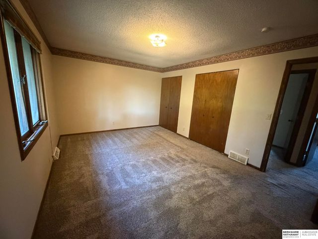 14421 Weir Plaza, Omaha, NE 68137