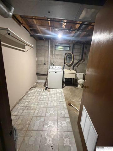 14421 Weir Plaza, Omaha, NE 68137