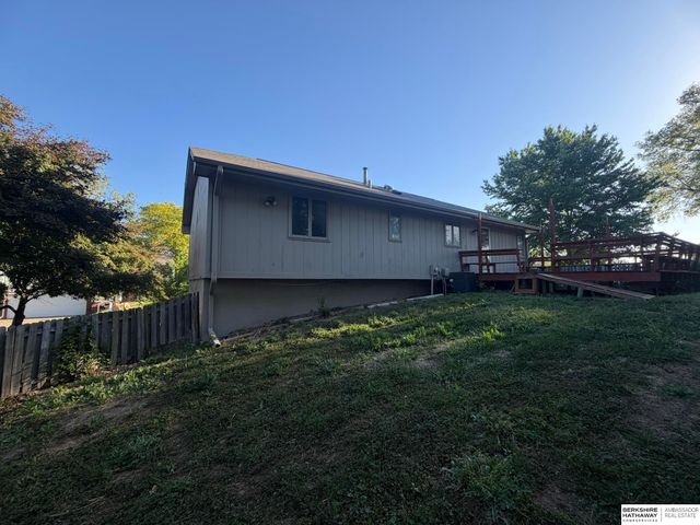 14421 Weir Plaza, Omaha, NE 68137