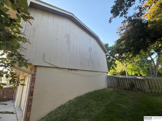 14421 Weir Plaza, Omaha, NE 68137