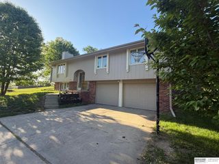 14421 Weir Plaza, Omaha, NE 68137