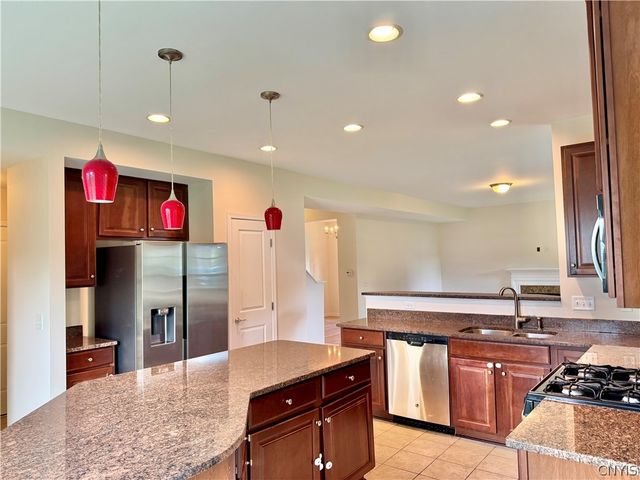 101 Rising Crest Circle, Manlius, NY 13116