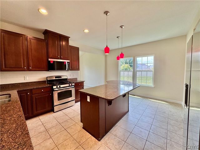 101 Rising Crest Circle, Manlius, NY 13116