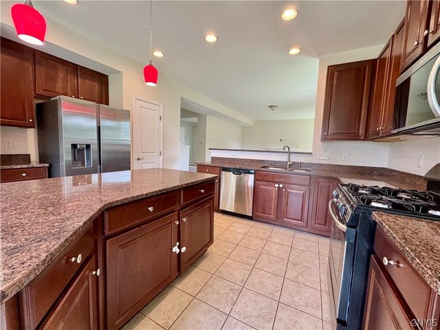 101 Rising Crest Circle, Manlius, NY 13116