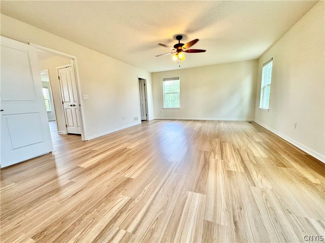 101 Rising Crest Circle, Manlius, NY 13116