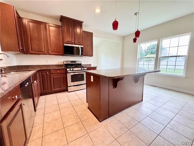 101 Rising Crest Circle, Manlius, NY 13116
