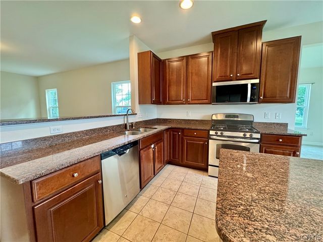 101 Rising Crest Circle, Manlius, NY 13116