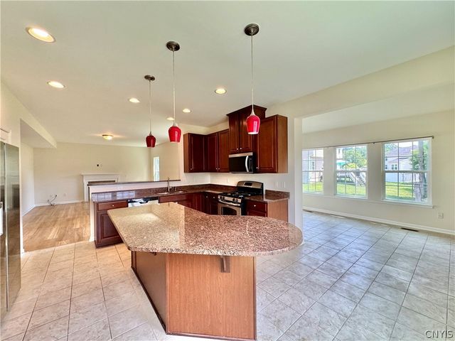101 Rising Crest Circle, Manlius, NY 13116