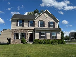 101 Rising Crest Circle, Manlius, NY 13116