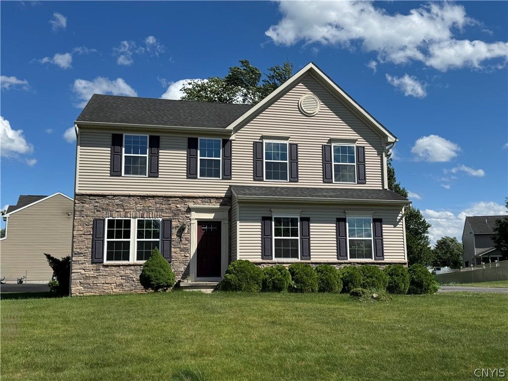 101 Rising Crest Circle, Manlius, NY 13116