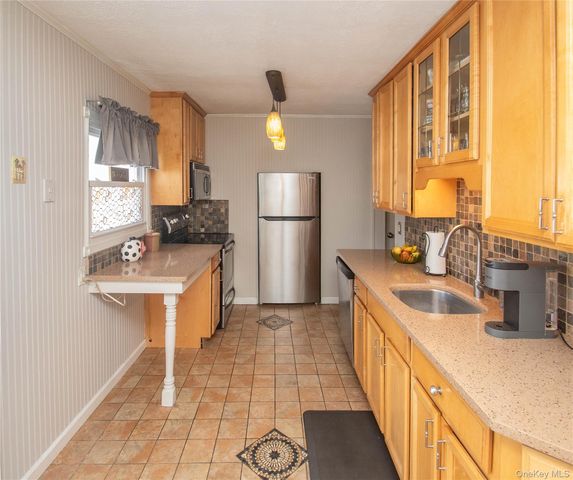 5 Croft Road, Poughkeepsie, NY 12603