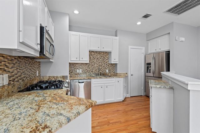 650 Westcross Street 9, Houston, TX 77018