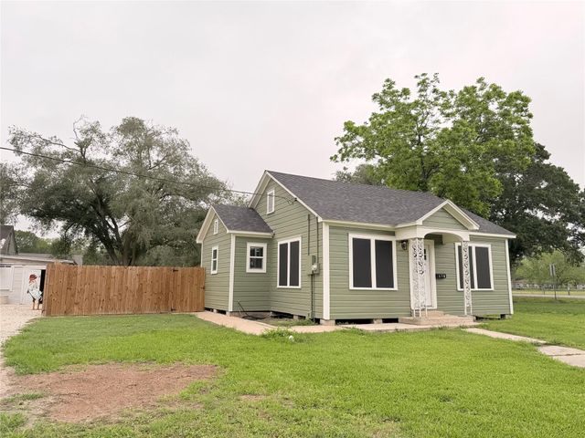 515 E Correll, El Campo, TX 77437