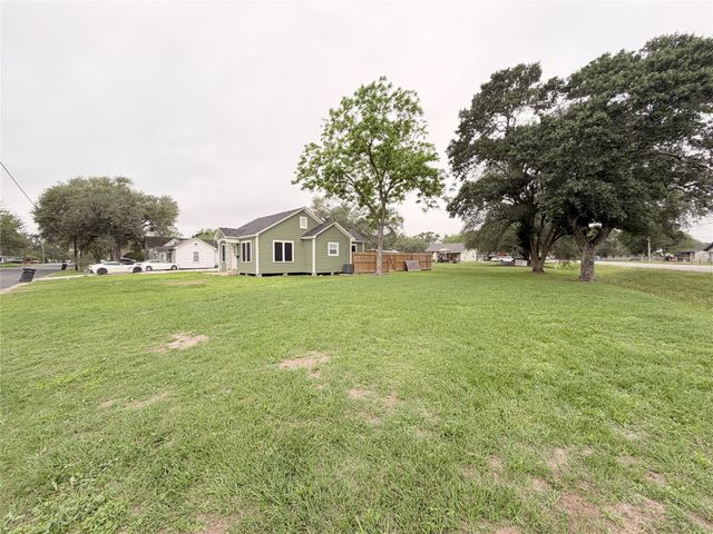 515 E Correll, El Campo, TX 77437