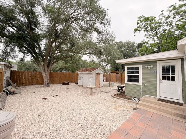 515 E Correll, El Campo, TX 77437