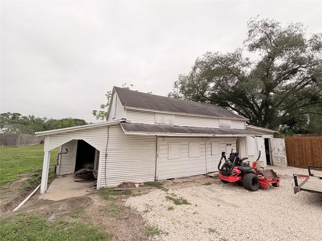 515 E Correll, El Campo, TX 77437