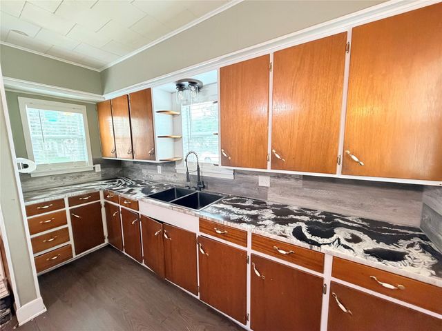515 E Correll, El Campo, TX 77437