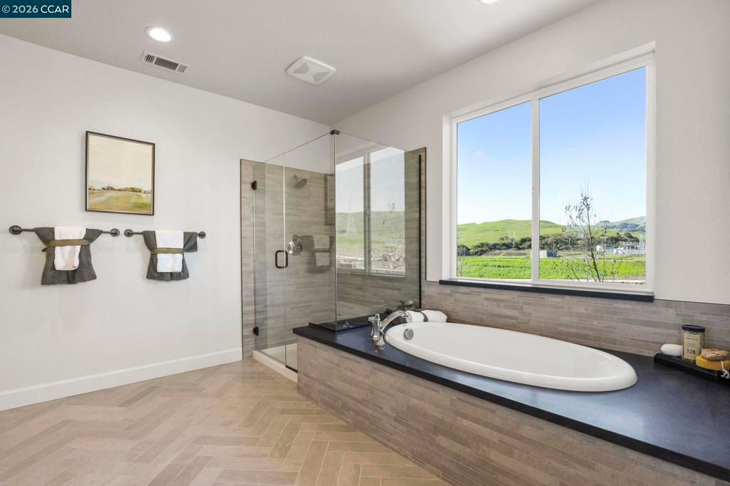 Image 6 of property listing at 511 Yarrow Street, Fairfield, CA 94534