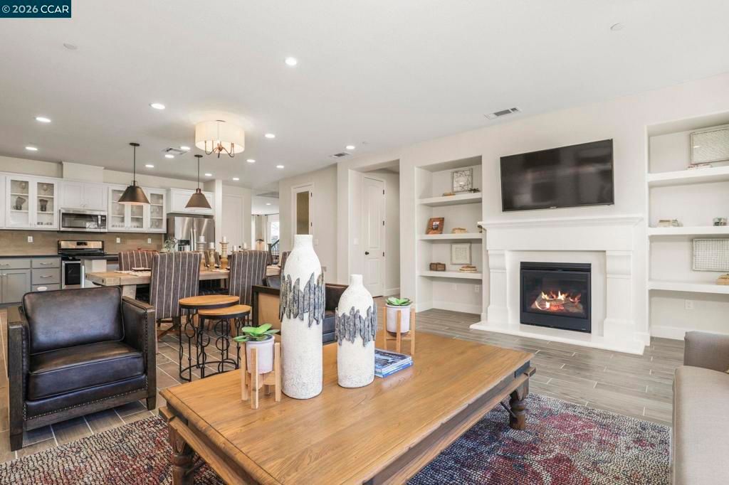 Image 7 of property listing at 511 Yarrow Street, Fairfield, CA 94534