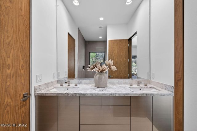 3569 E Secret Canyon Place, Tucson, AZ 85718