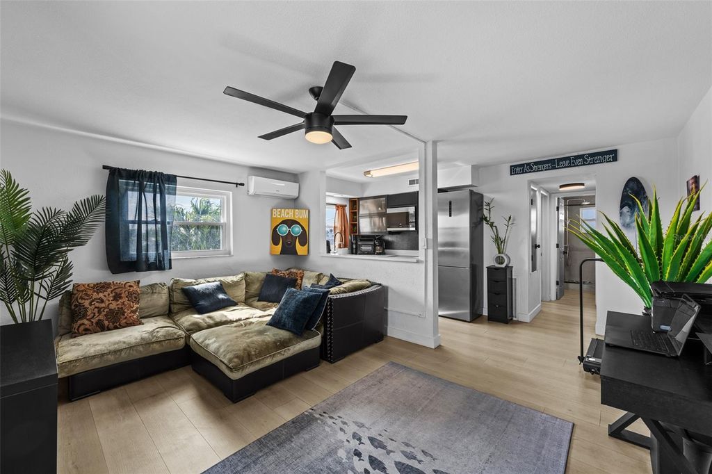 Image 11 of property listing at 11430 3RD STREET E, Treasure Island, FL 33706