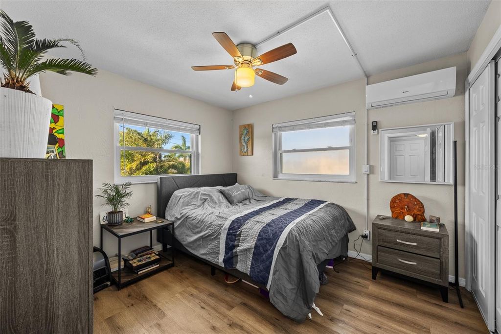 Image 15 of property listing at 11430 3RD STREET E, Treasure Island, FL 33706