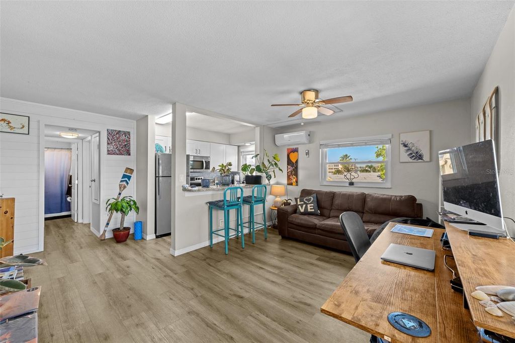 Image 19 of property listing at 11430 3RD STREET E, Treasure Island, FL 33706