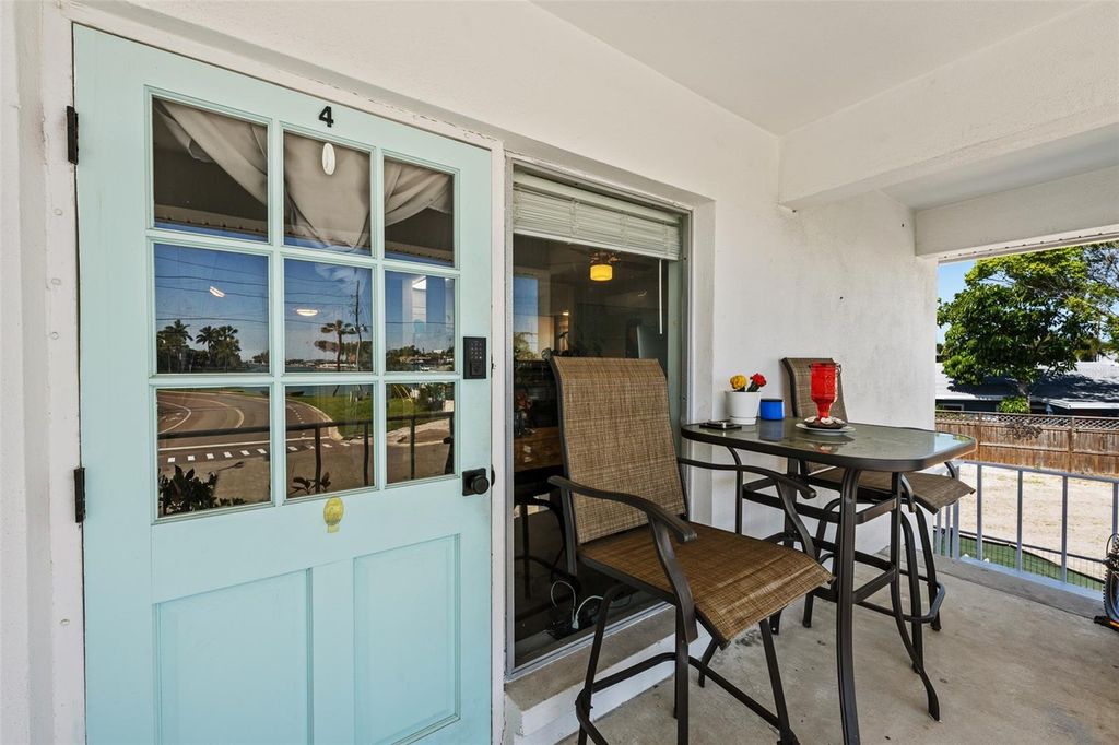 Image 20 of property listing at 11430 3RD STREET E, Treasure Island, FL 33706