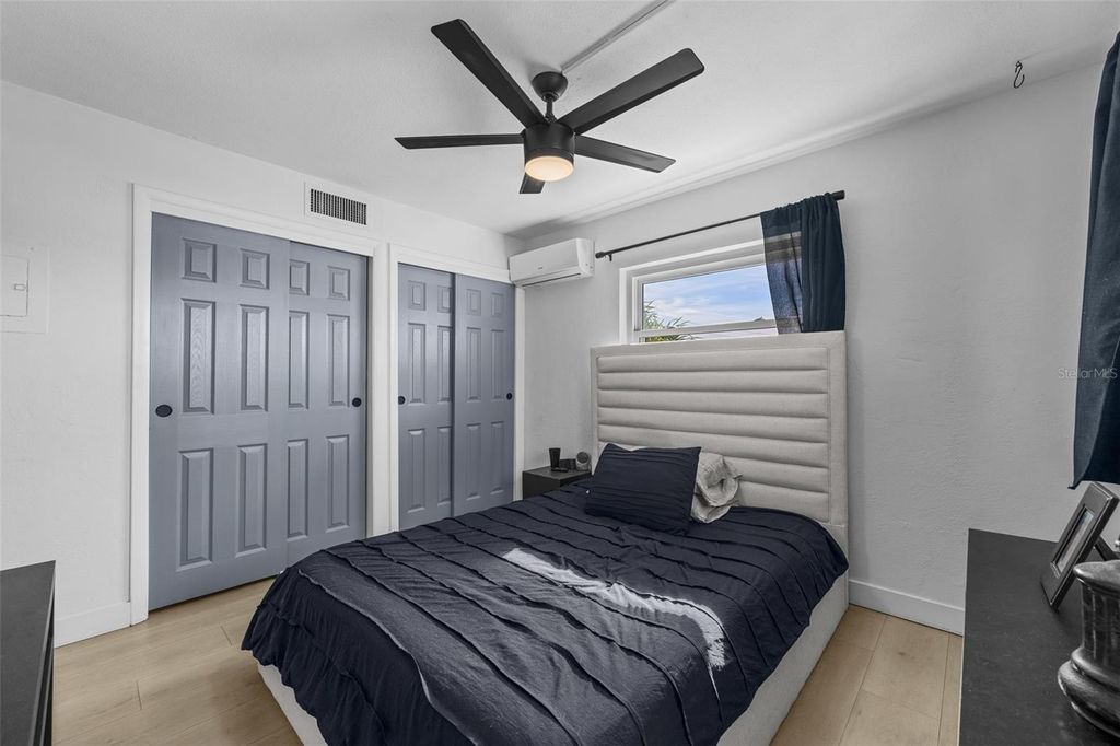 Image 8 of property listing at 11430 3RD STREET E, Treasure Island, FL 33706