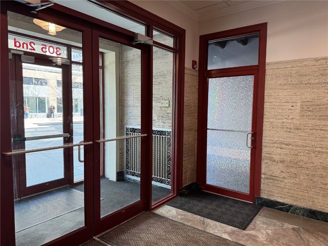 305 2nd Street SE 109, Cedar Rapids, IA 52401